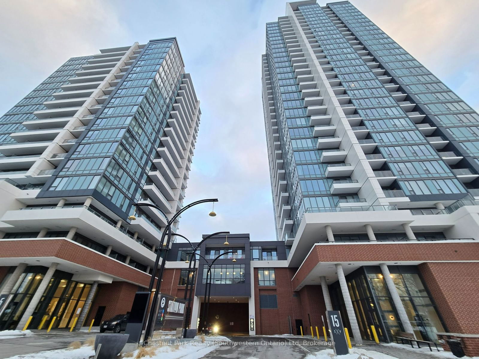 Condo for lease at 2202-15 Wellington Street, Kitchener, N2G 2E6 - MLS: X11942978