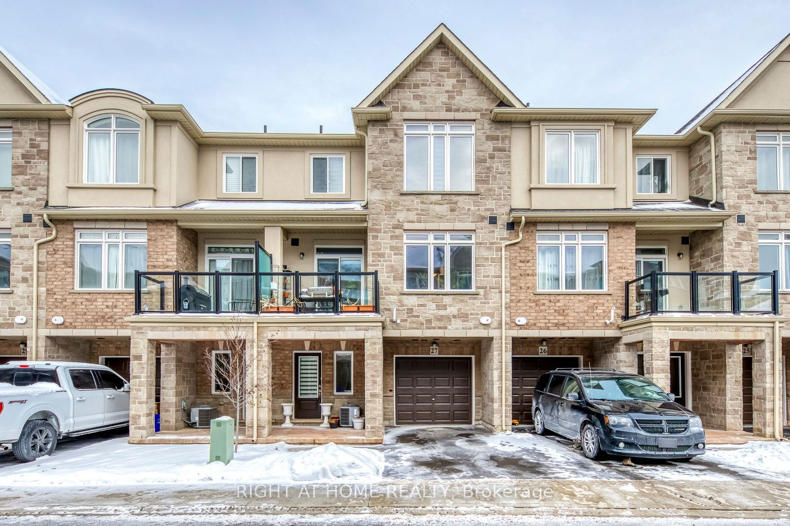 Townhouse for lease at 27-40 Zinfandel Drive, Hamilton, Winona, L8E 0L1 - MLS: X11943037