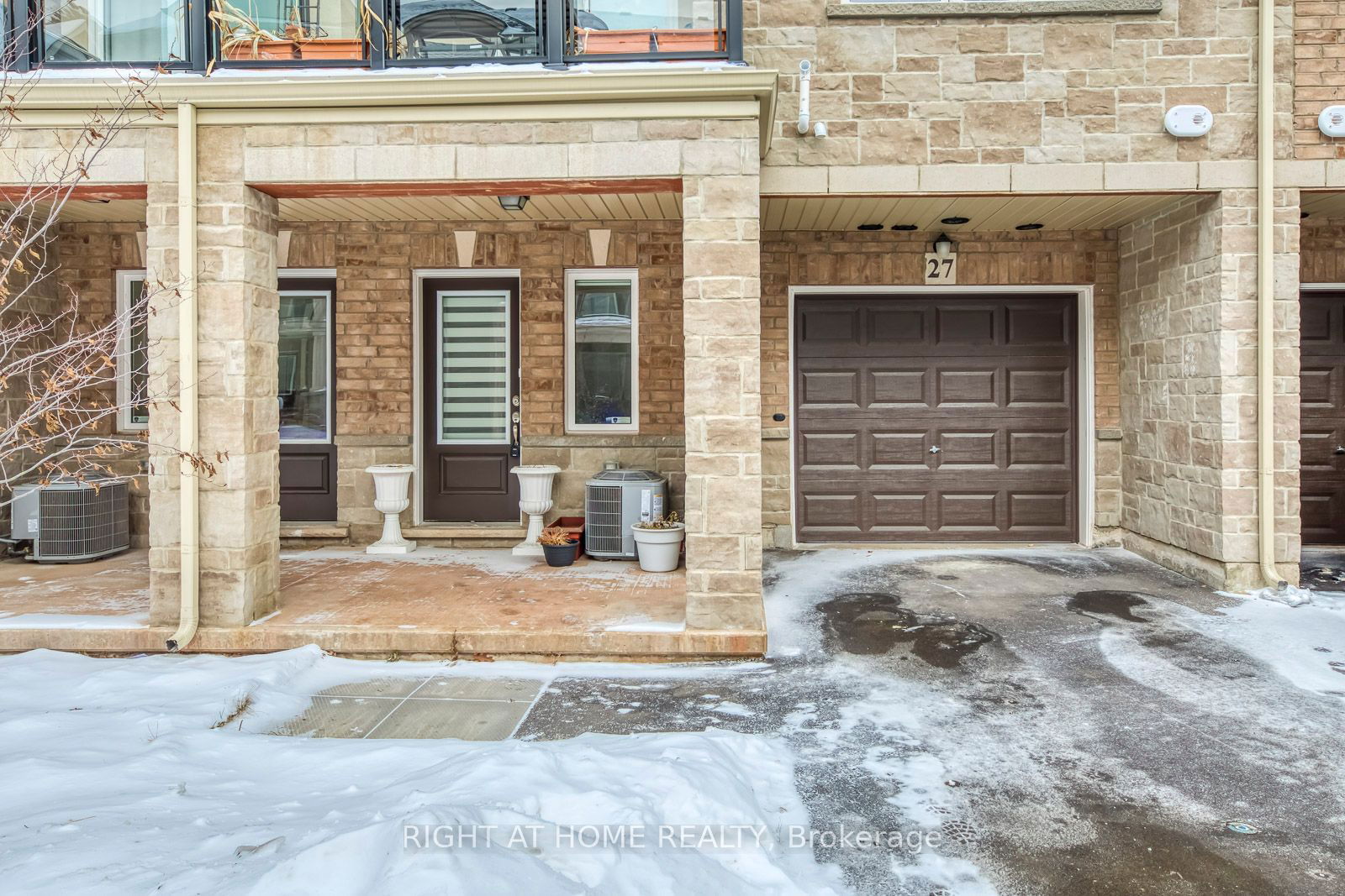 Townhouse for lease at 27-40 Zinfandel Drive, Hamilton, Winona, L8E 0L1 - MLS: X11943037