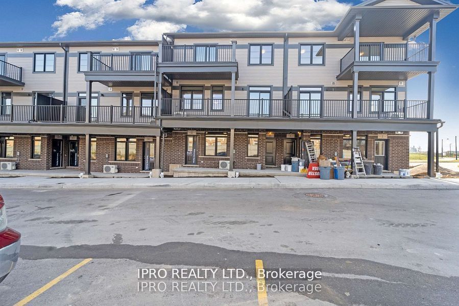 Townhouse for lease at 12 Oat Lane, Kitchener, N2R 0T1 - MLS: X11943106