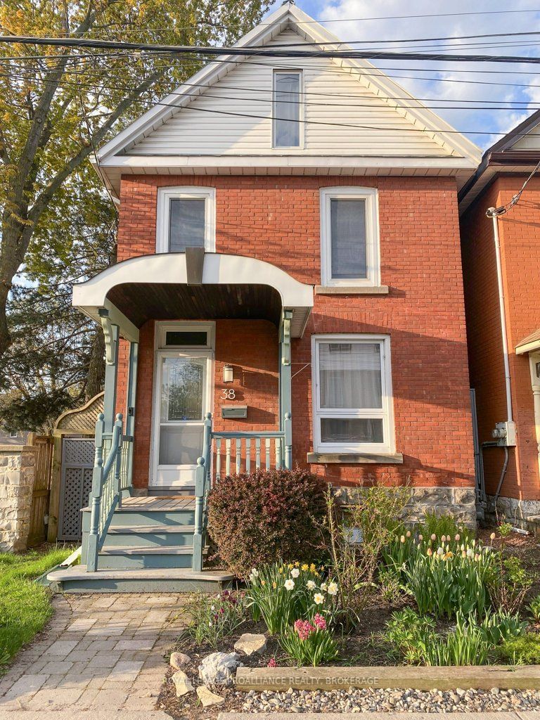 Detached House for sale at 38 Ordnance Street, Kingston, East of Sir John A. Blvd, K7K 1G4 - MLS: X11943244