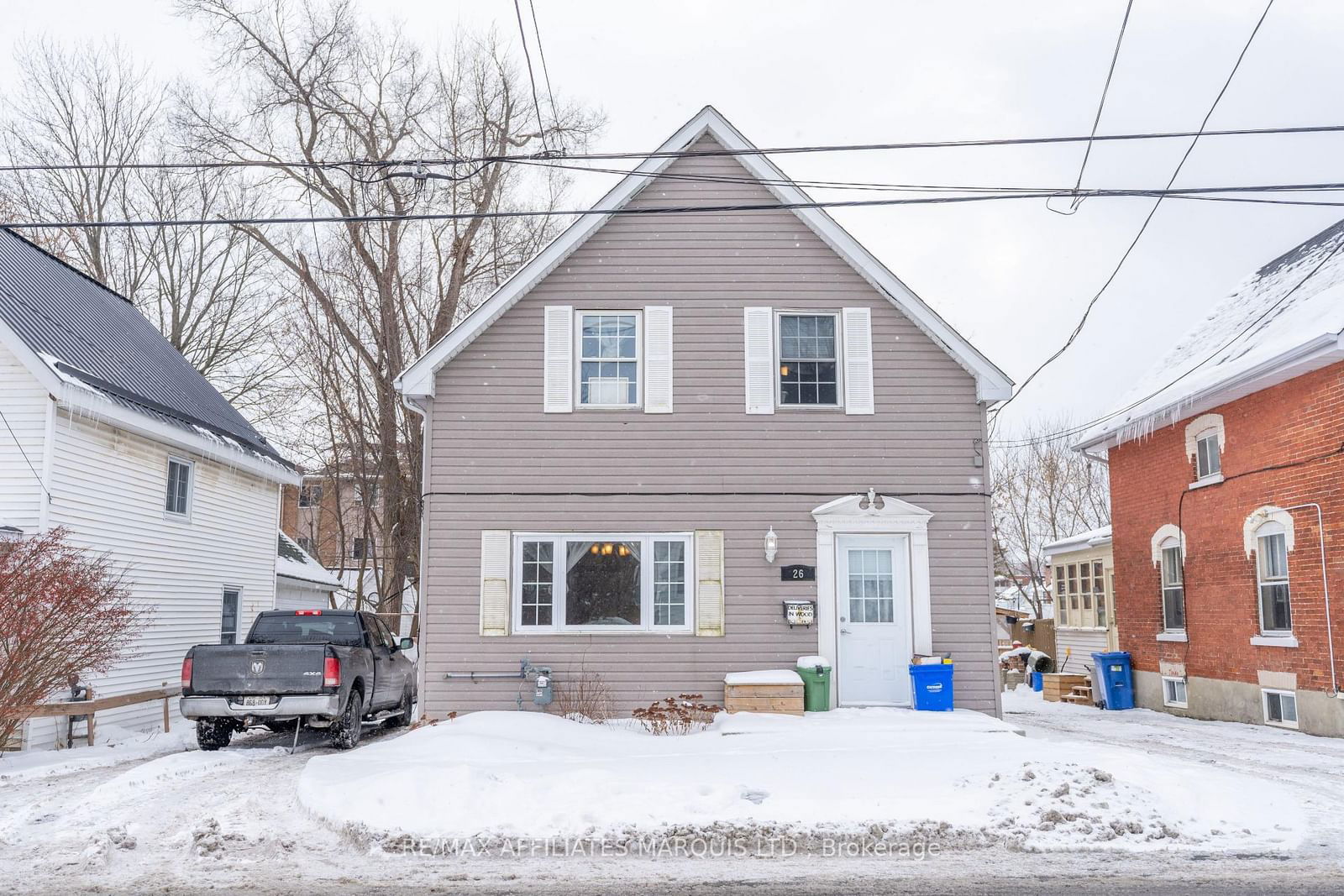 Detached House sold at 26 Sixth Street, Cornwall, 717 - Cornwall, K6J 2W3 - MLS: X11943317