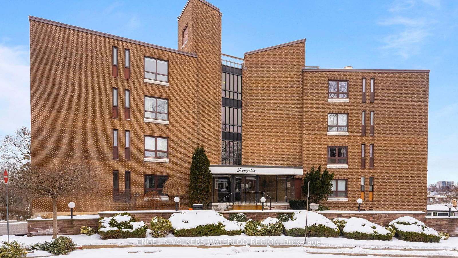 Condo sold at 4E-26 Wentworth Avenue, Cambridge, N1S 1G6 - MLS: X11943398