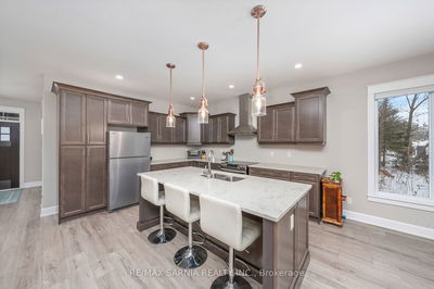 9934 Nipigon St, Lambton Shores - Port Franks image-0-3