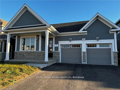 Detached House for sale at 46 OAKMONT Drive, Loyalist, Bath, K0H 1G0 - MLS: X11943817