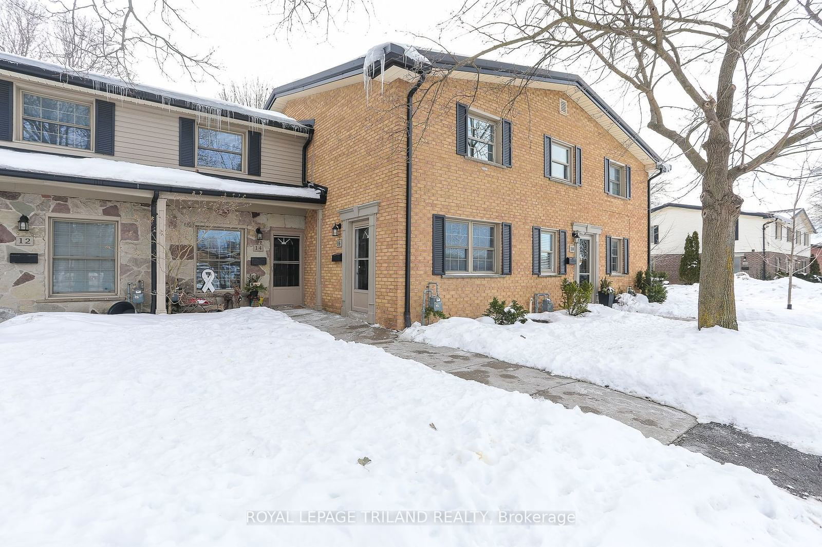 Townhouse sold at 16 Guildwood Walk, London, North M, N6H 3X2 - MLS: X11943944