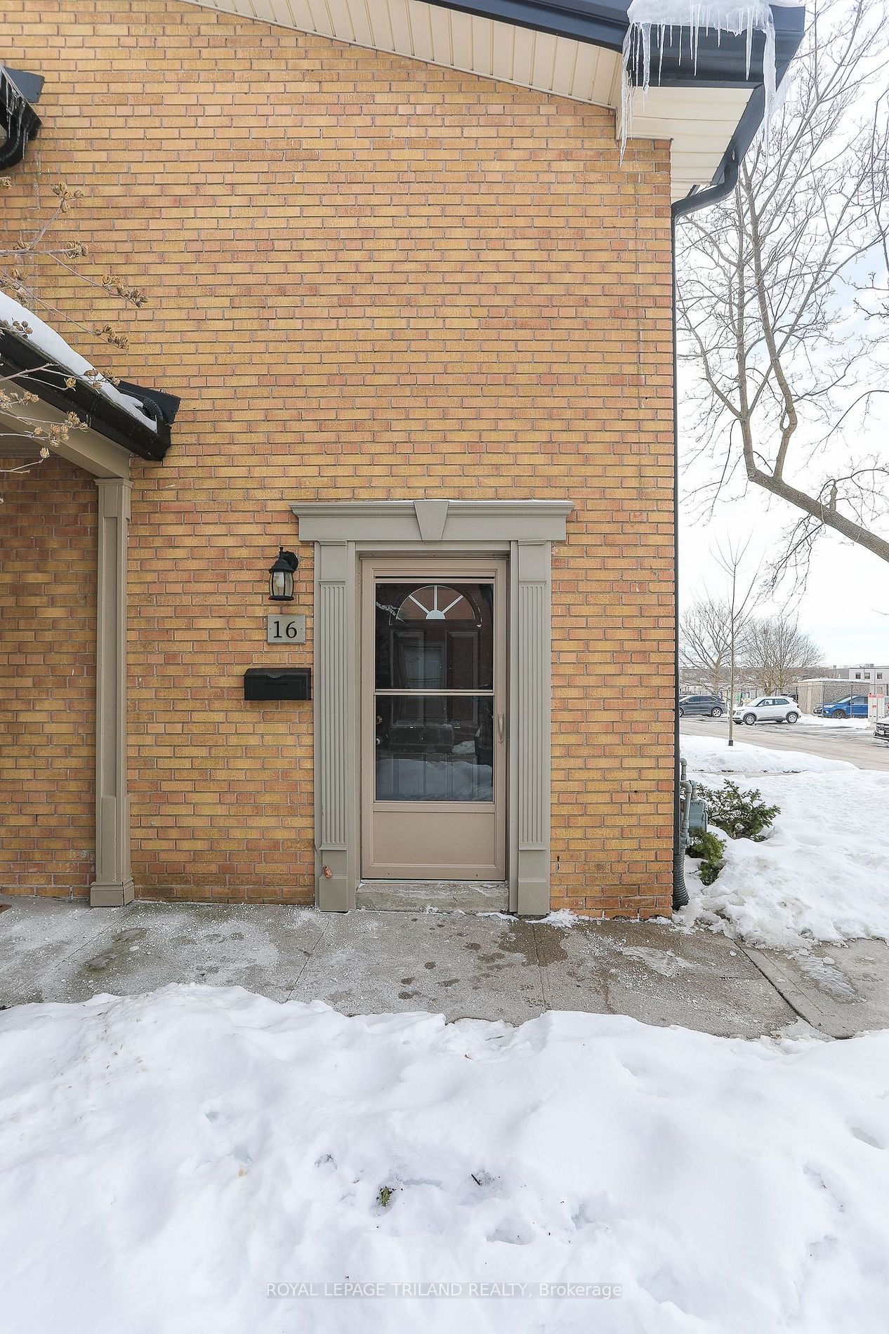 Townhouse sold at 16 Guildwood Walk, London, North M, N6H 3X2 - MLS: X11943944