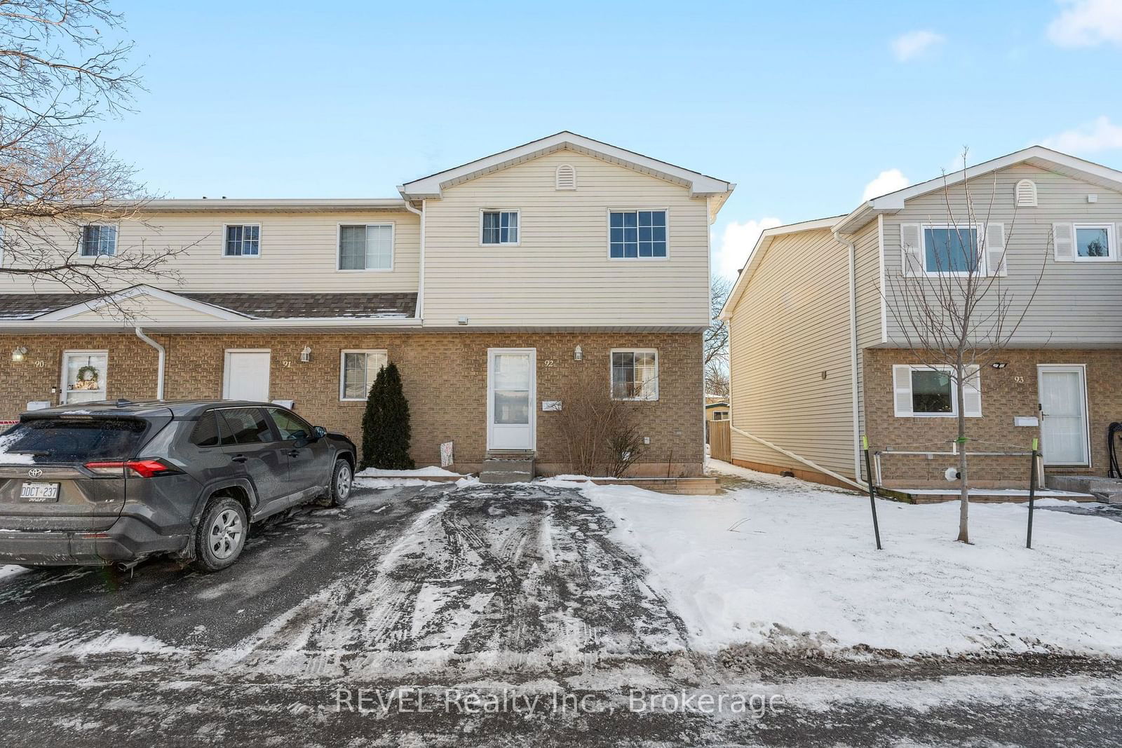 Townhouse sold at 92-8141 Coventry Road, Niagara Falls, 218 - West Wood, L2H 2X7 - MLS: X11944757