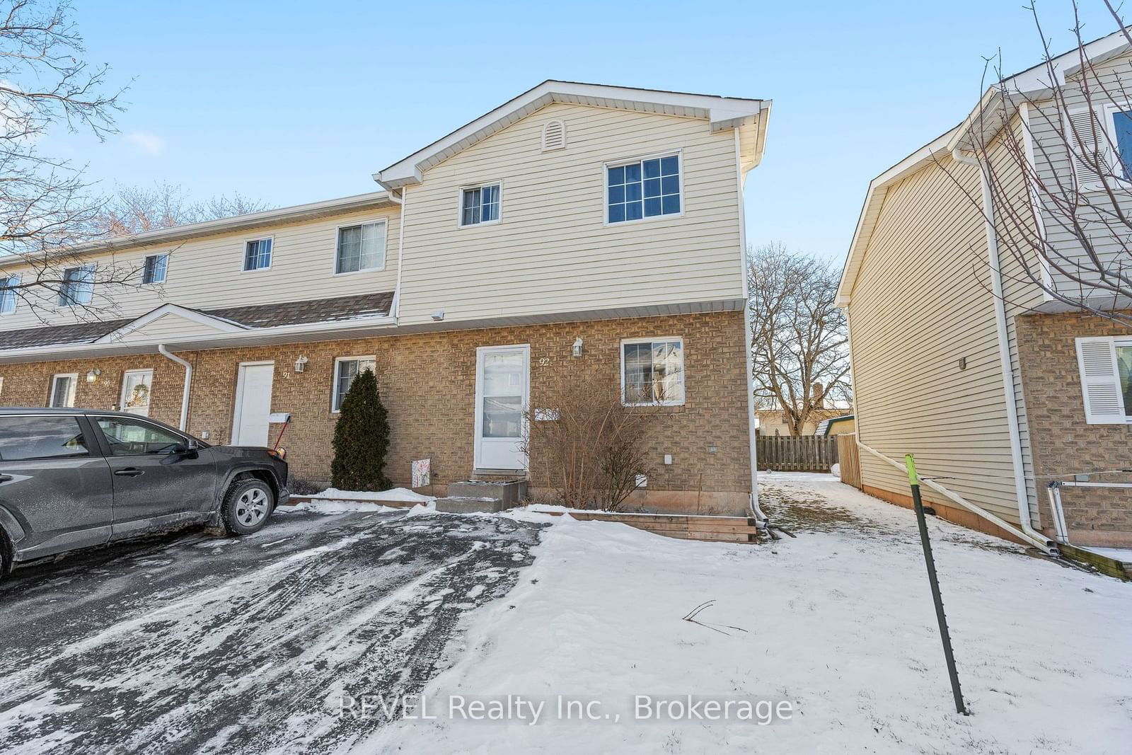 Townhouse sold at 92-8141 Coventry Road, Niagara Falls, 218 - West Wood, L2H 2X7 - MLS: X11944757