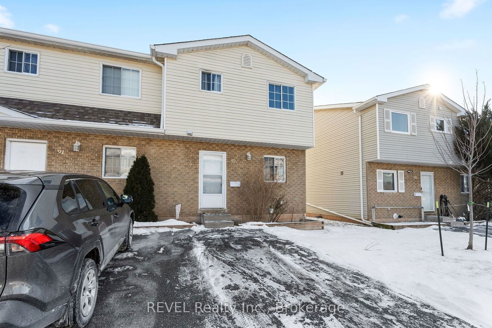 Townhouse sold at 92-8141 Coventry Road, Niagara Falls, 218 - West Wood, L2H 2X7 - MLS: X11944757