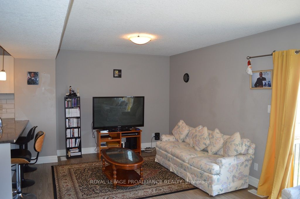 Townhouse for sale at 38 Cortland Crescent, Quinte West, K8V 0E9 - MLS: X11944802