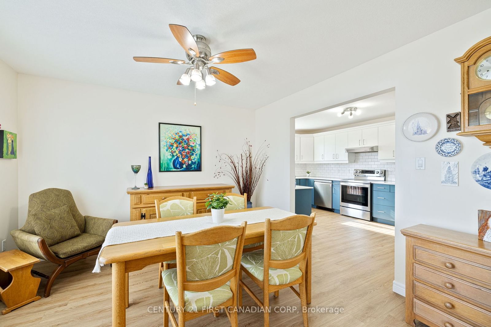 Listing Image 6