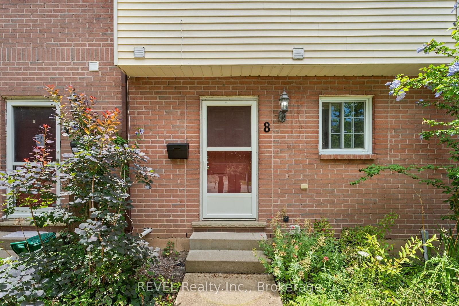 Townhouse for sale at 8-102 SILVAN Drive, Welland, L3C 6C3 - MLS: X11945107