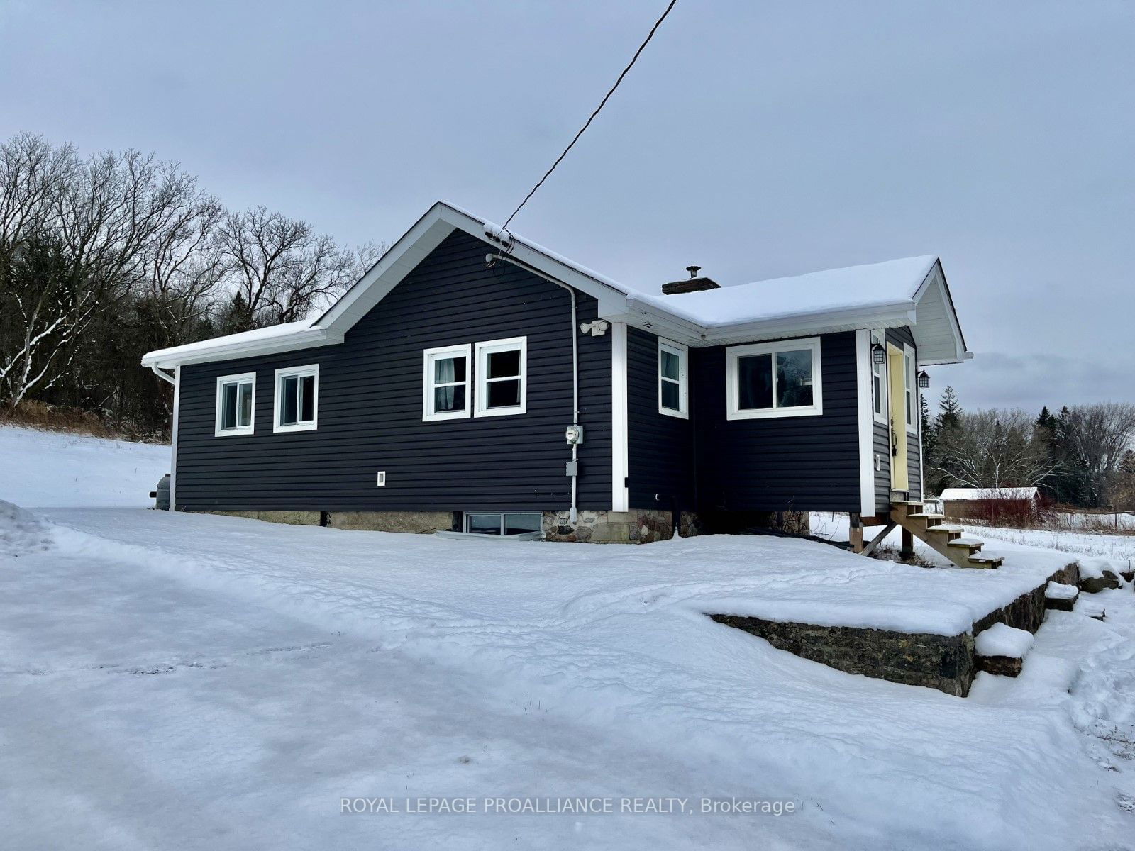 Building at 2237 County Rd 3, Prince Edward County, Ameliasburgh