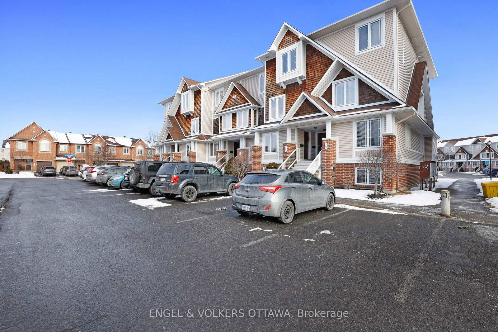 Townhouse sold at 69 Crosby Private, Orleans - Cumberland and Area, 1118 - Avalon East, K4A 0B8 - MLS: X11945146