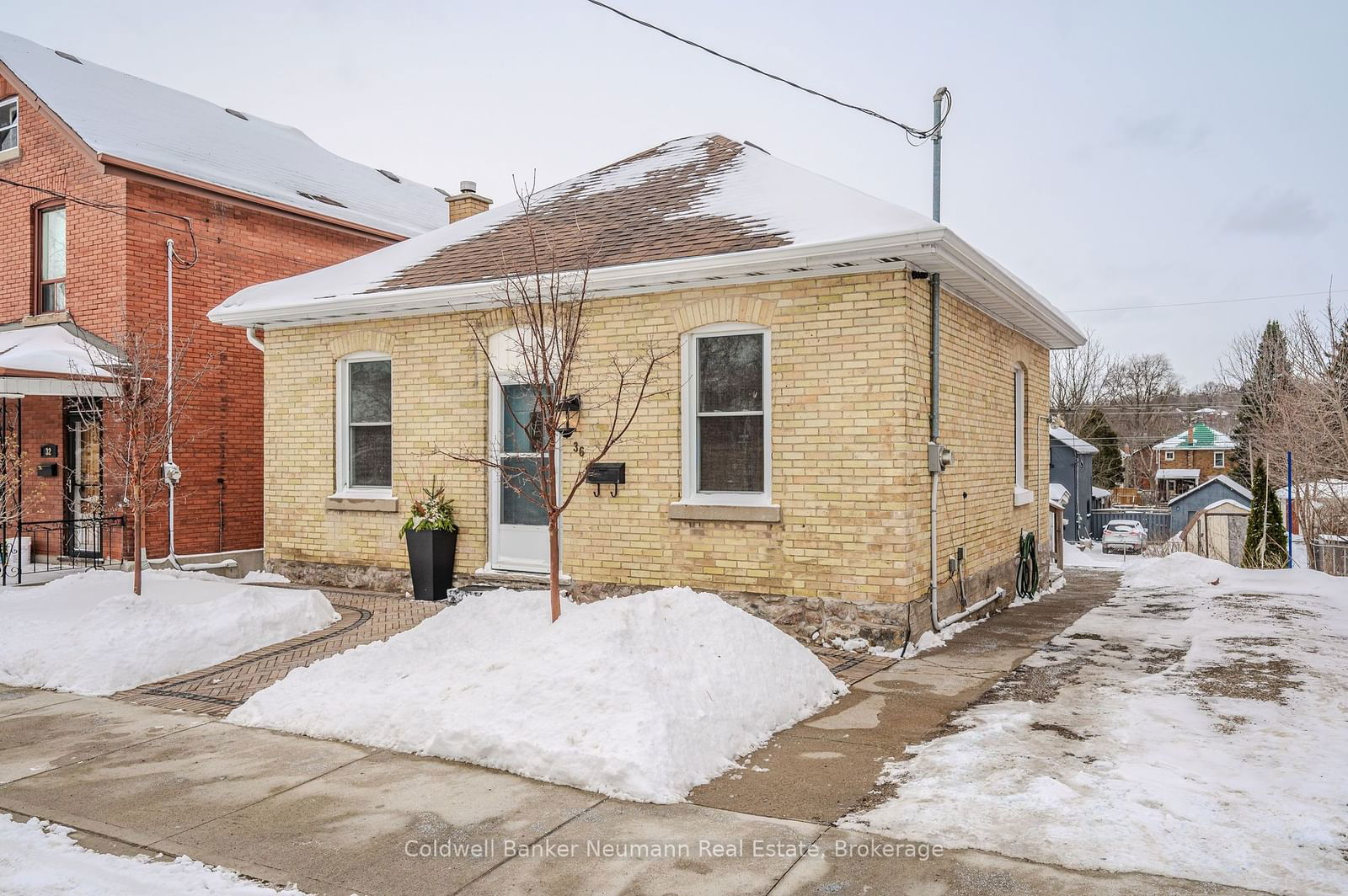 Detached House sold at 36 Manitoba Street, Guelph, Two Rivers, N1E 3B9 - MLS: X11945183