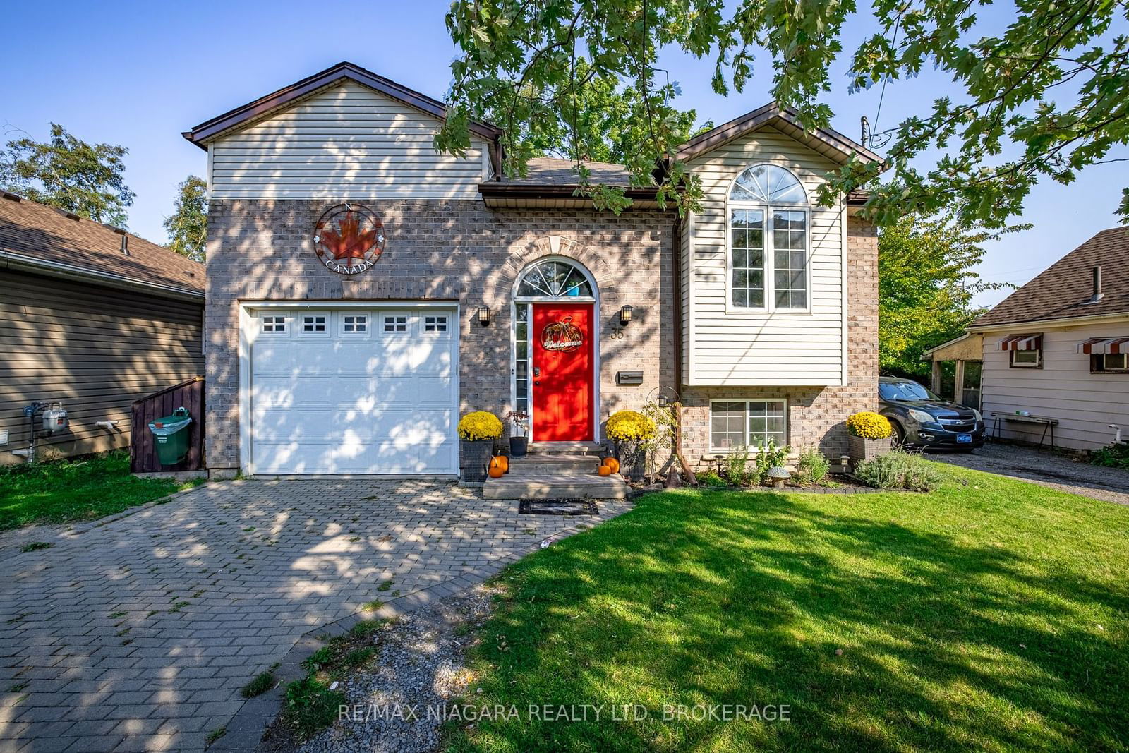 Detached House for sale at 35 Davidson Street, St. Catharines, 450 - E. Chester, L2R 2V3 - MLS: X11945203