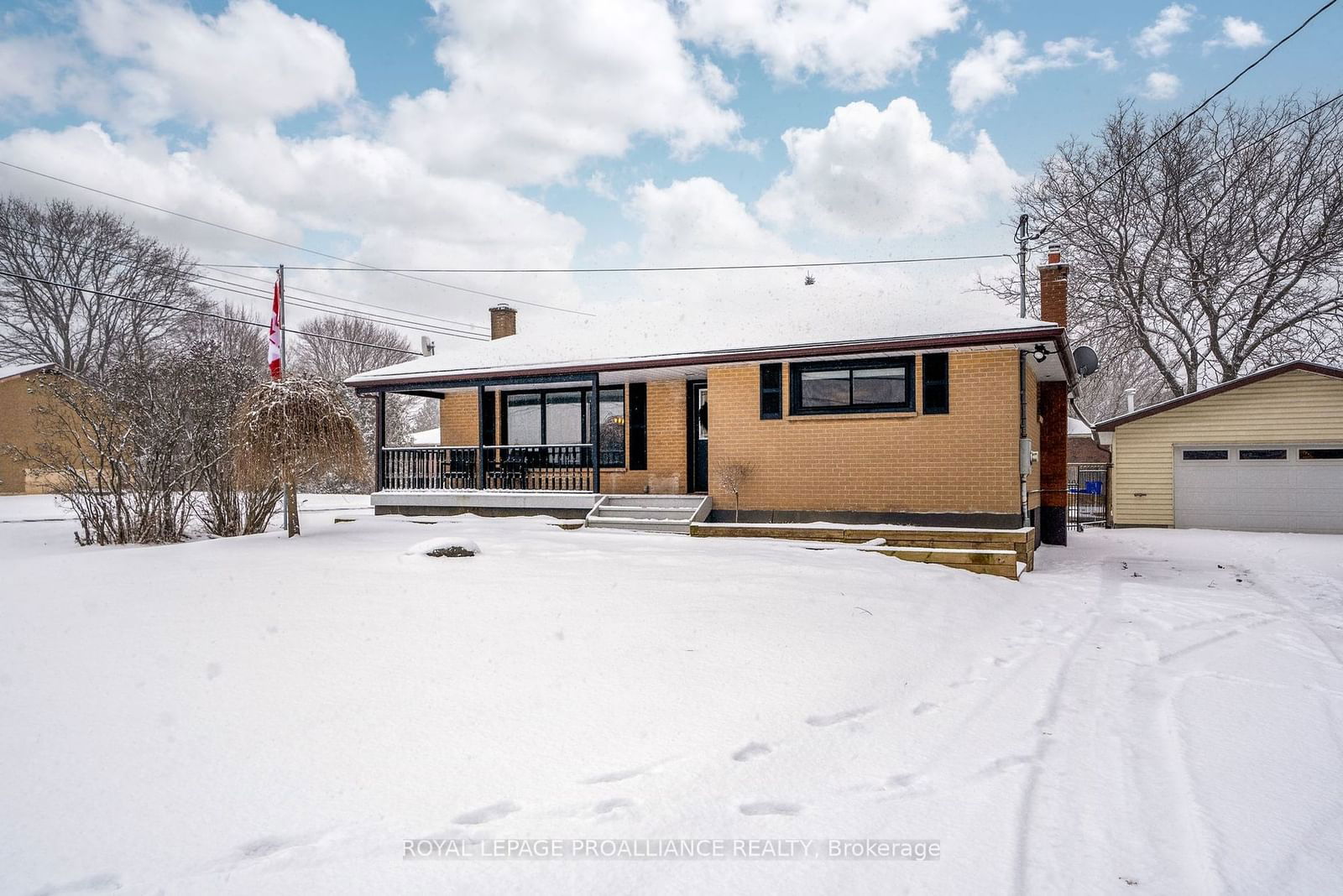 Detached House for sale at 17207 Highway 2, Quinte West, K8V 5P7 - MLS: X11945271