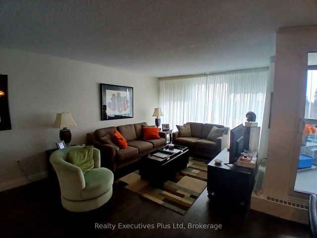 704 - 19 Woodlawn Road