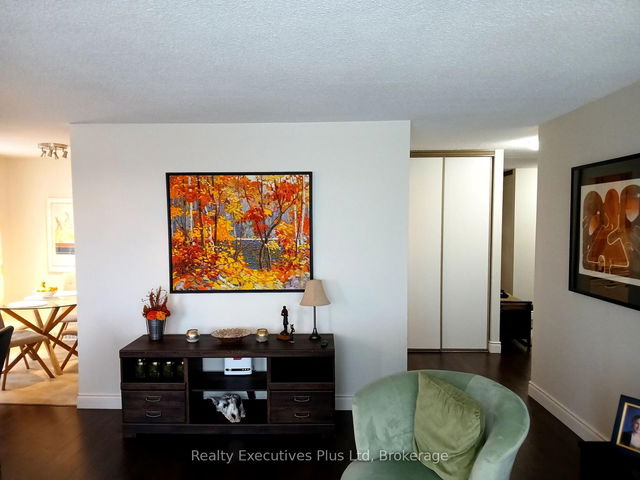 704 - 19 Woodlawn Road