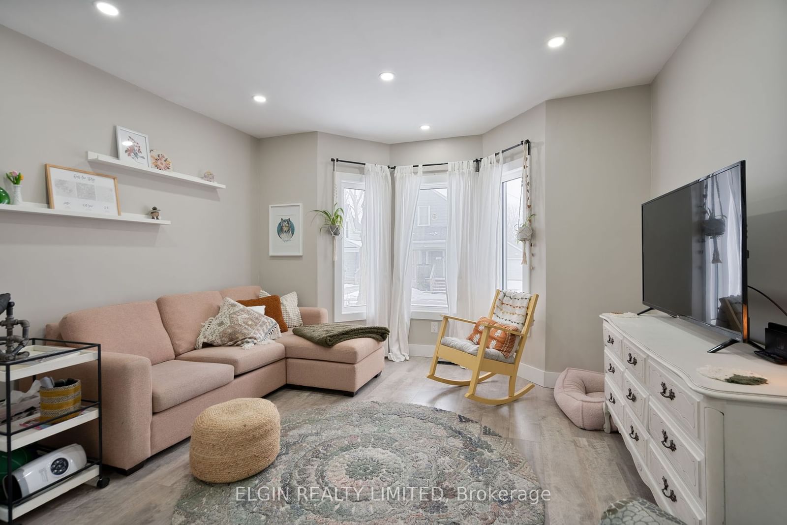 Listing Image 8