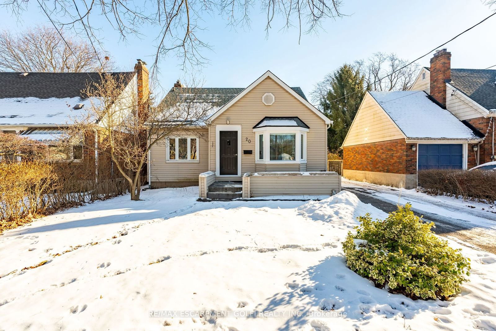 Detached House for lease at 20 Cameron Road, St. Catharines, L2P 3E2 - MLS: X11945553