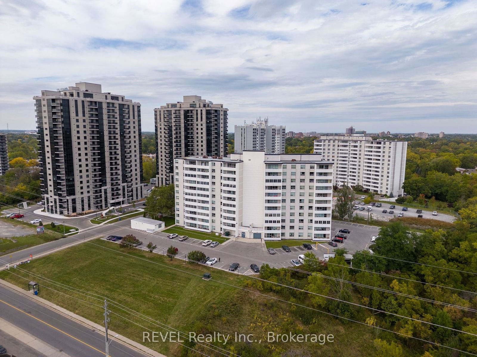 Condo sold at 903-35 Towering Heights Boulevard, St. Catharines, L2T 3G8 - MLS: X11945604