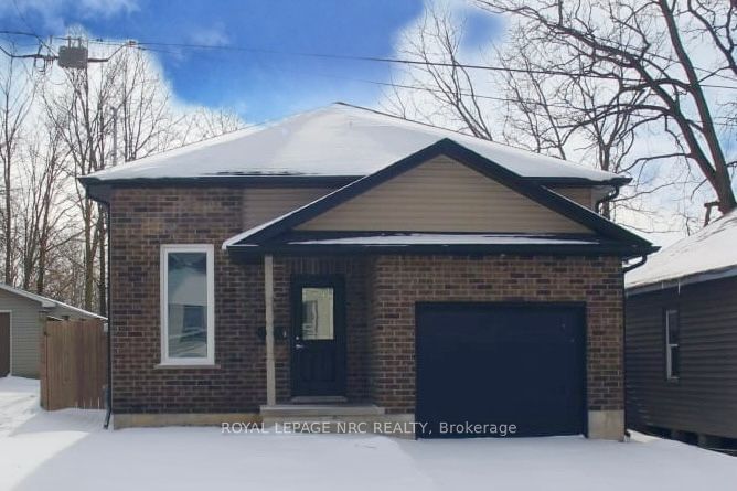 Detached House for sale at 21 Almond Street, Welland, 768 - Welland Downtown, L3B 3P6 - MLS: X11946006