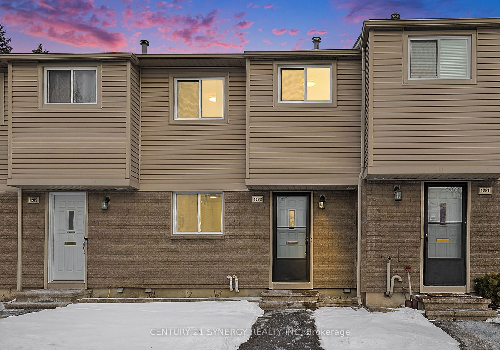 Townhouse sold at 99-1283 Perez Crescent, Ottawa, Carson Grove, K1J 8T9 - MLS: X11946121