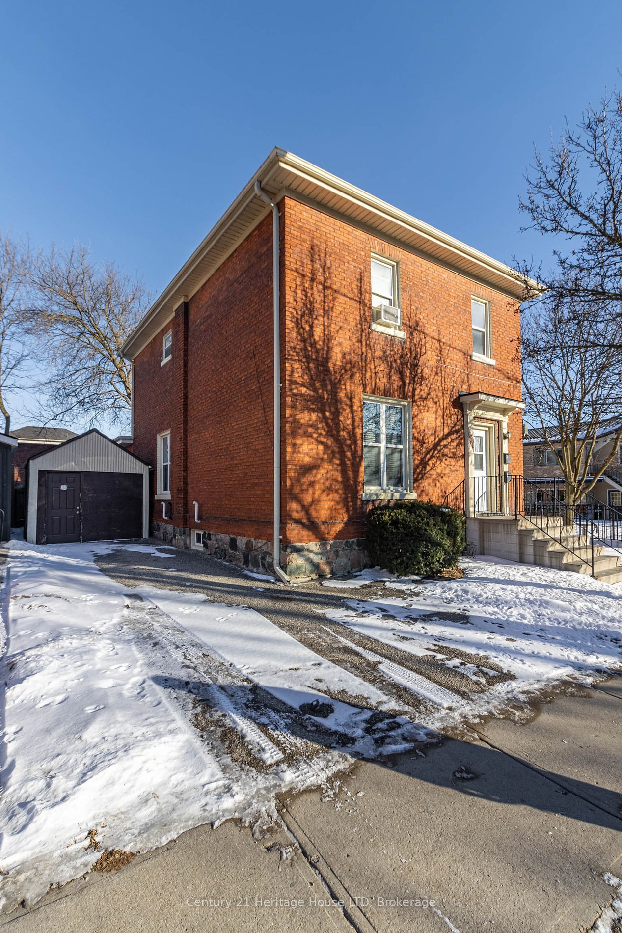 Building at 631 Peel Street, Woodstock, South