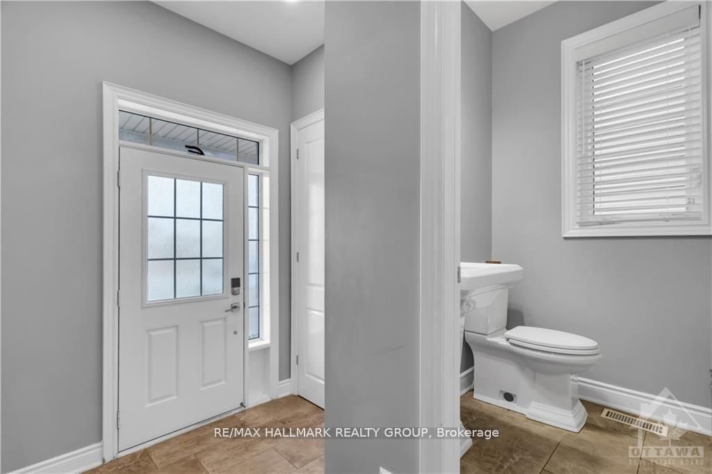 Detached House sold at 634 SILVER SPRUCE Way, Ottawa, Kanata - Emerald Meadows/Trailwest, K2M 0L2 - MLS: X11946230