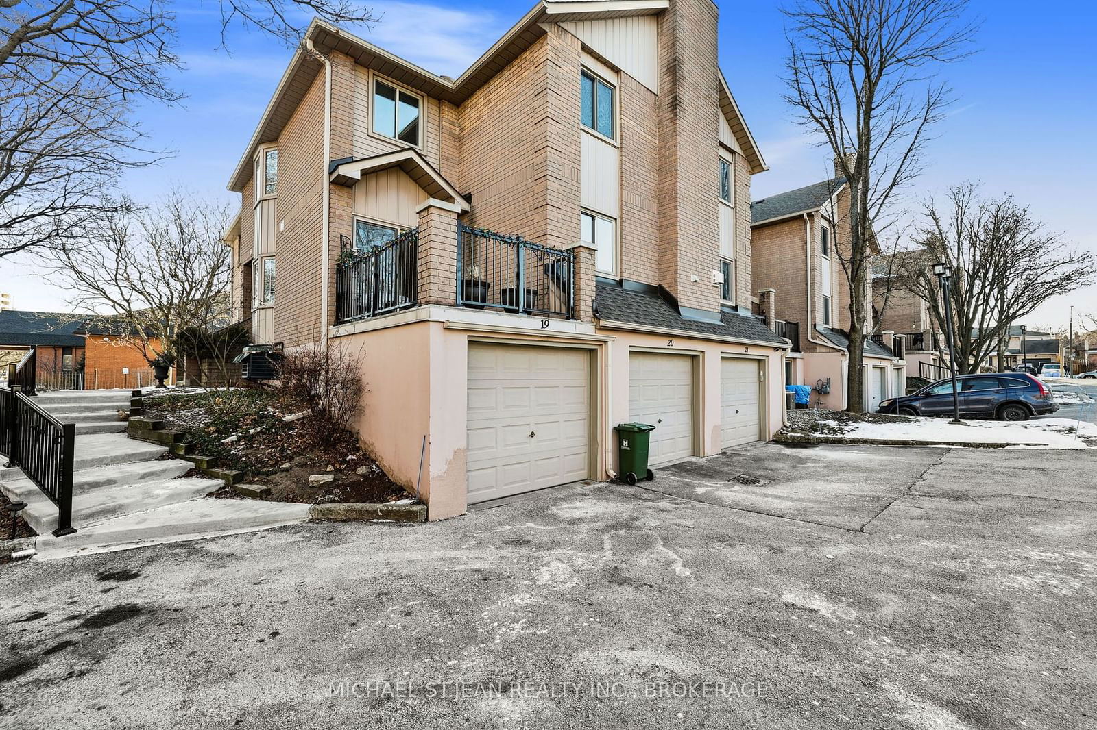 Condo for sale at 19-38 Elora Drive, Hamilton, Fessenden, L9C 7L4 - MLS: X11946357