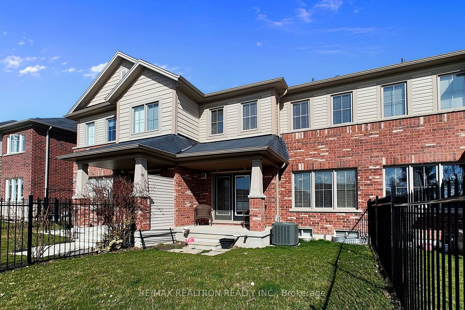 Townhouse for sale at 8472 Hickory Lane, Niagara Falls, L2H 0L3 - MLS: X11946559