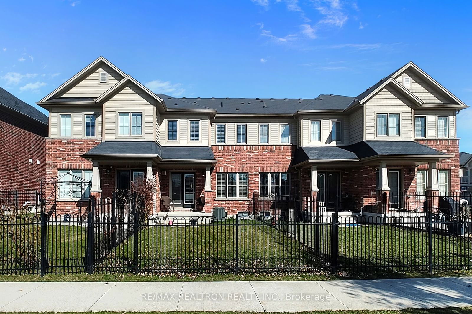 Townhouse for sale at 8472 Hickory Lane, Niagara Falls, L2H 0L3 - MLS: X11946559