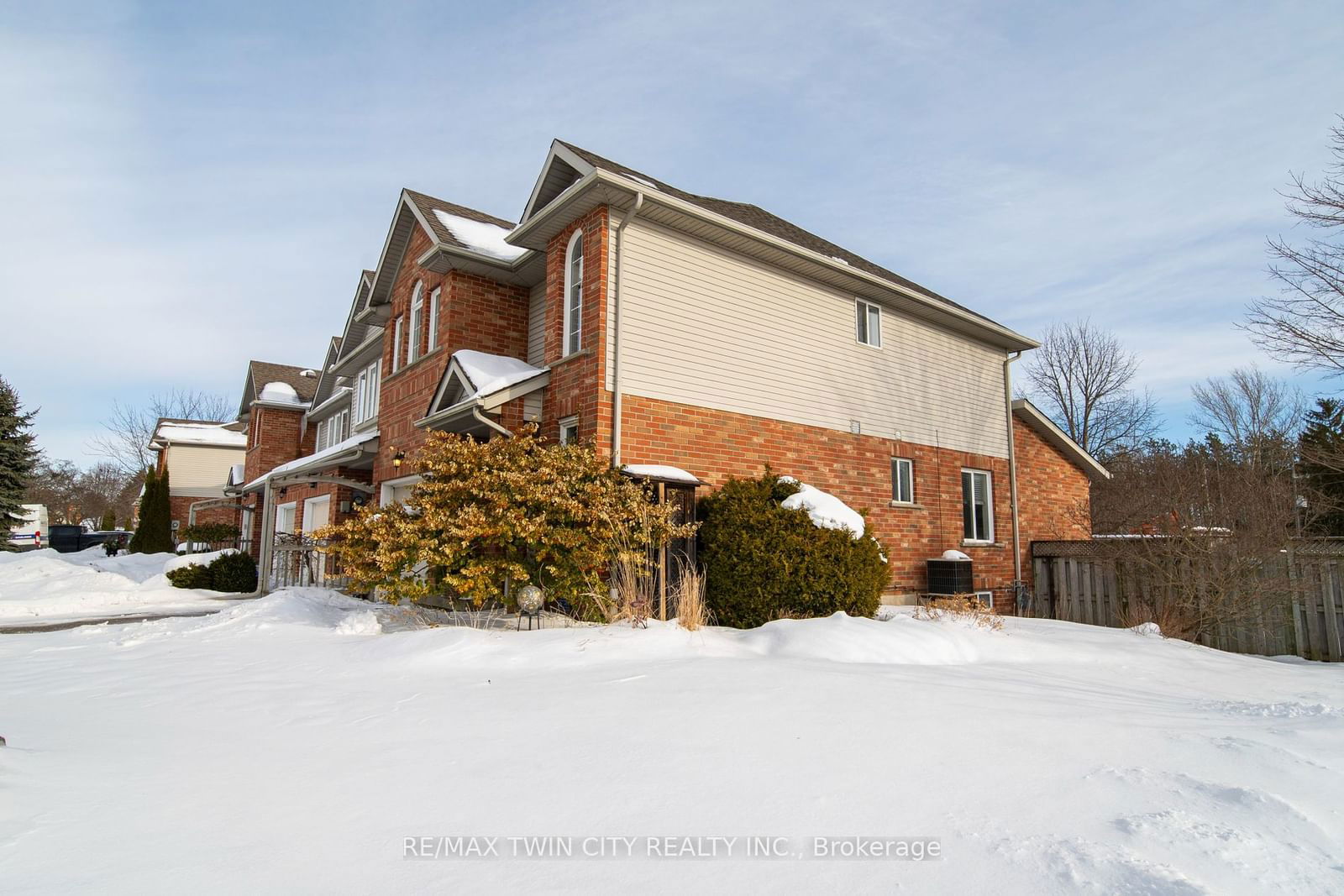 Townhouse sold at 615 Inglis Falls Place, Waterloo, N2V 2L4 - MLS: X11946677