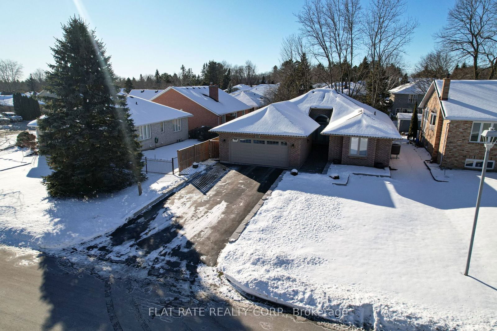 Detached House for sale at 10 HILLVIEW Drive, Kawartha Lakes, Bobcaygeon, K0M 1A0 - MLS: X11946760