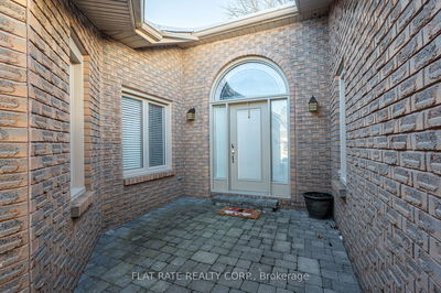 10 HILLVIEW Dr, Kawartha Lakes - Bobcaygeon image-0-2