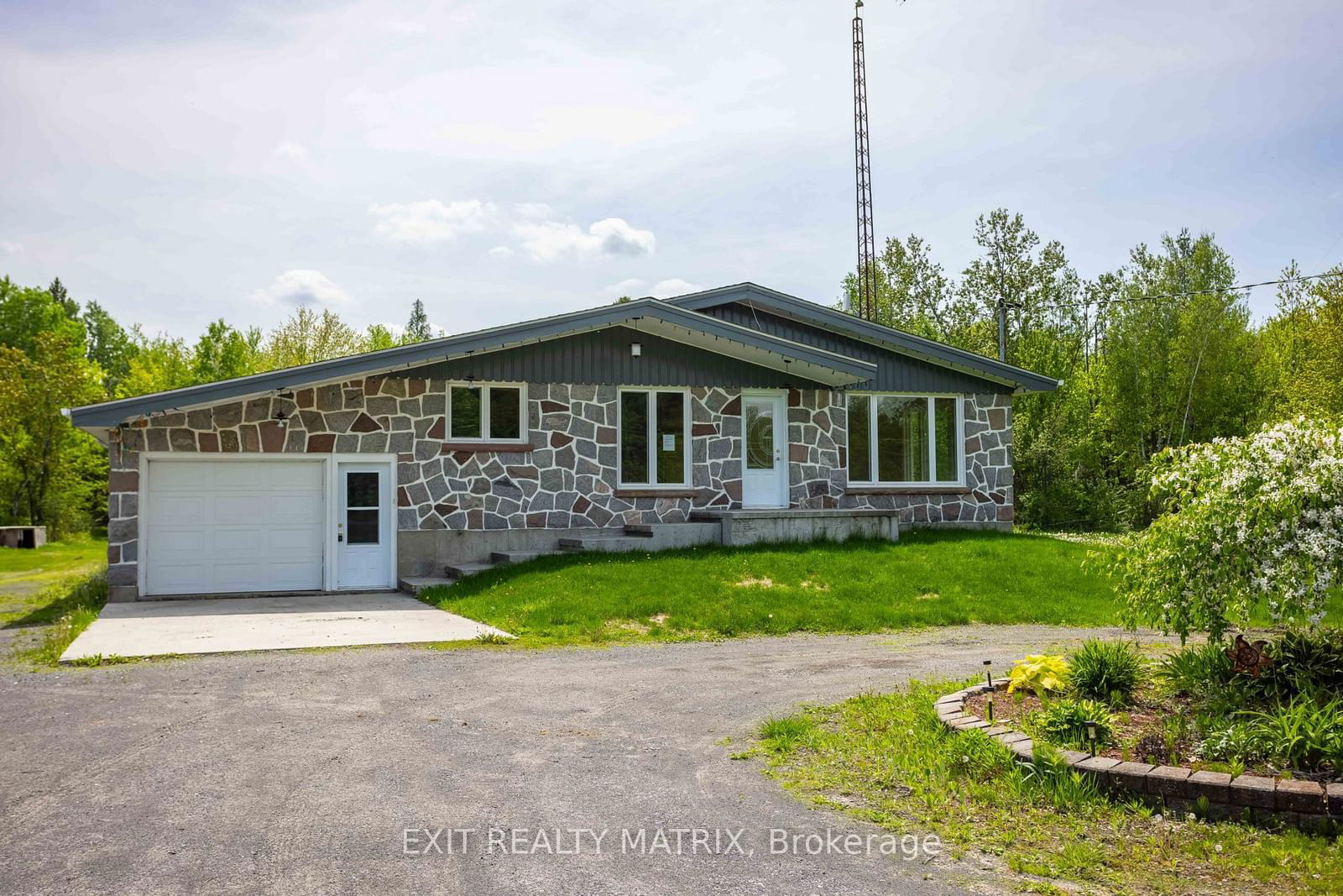 Detached House sold at 5651 COUNTY RD 17 Road, Alfred and Plantagenet, 610 - Alfred and Plantagenet Twp, K0B 1L0 - MLS: X11946815