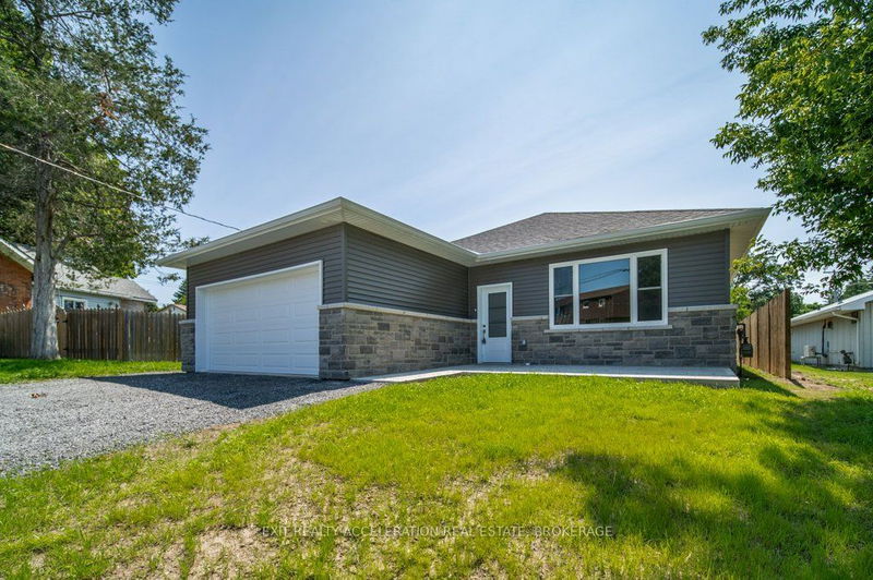 16 Palace Rd, Greater Napanee - Greater Napanee image-0-0