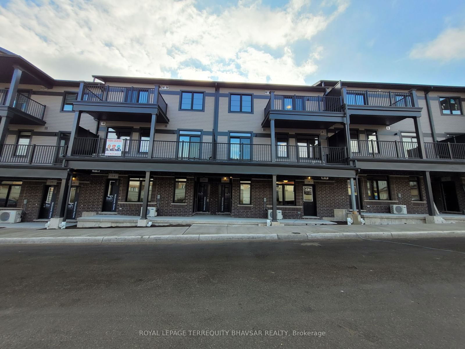 Townhouse for lease at 18 Oat Lane, Kitchener, N2R 0T1 - MLS: X11946966