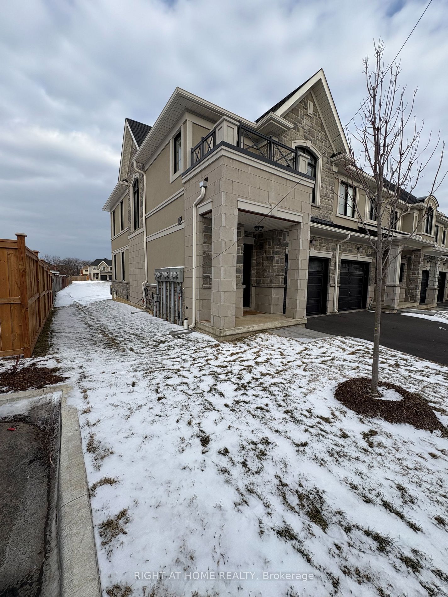 Townhouse for sale at 1-30 MIA Drive, Hamilton, Ryckmans, L9B 0K1 - MLS: X11946990