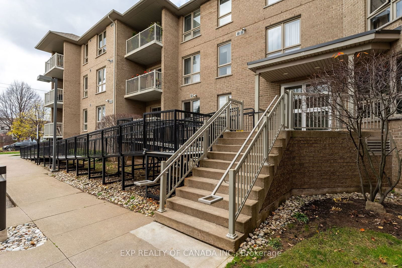 Condo for sale at 310-56 Kerman Avenue, Grimsby, 541 - Grimsby West, L3M 0A1 - MLS: X11947485