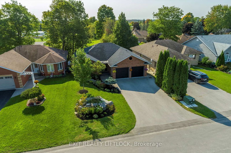 7 Hillview Dr, Kawartha Lakes - Bobcaygeon image-0-0