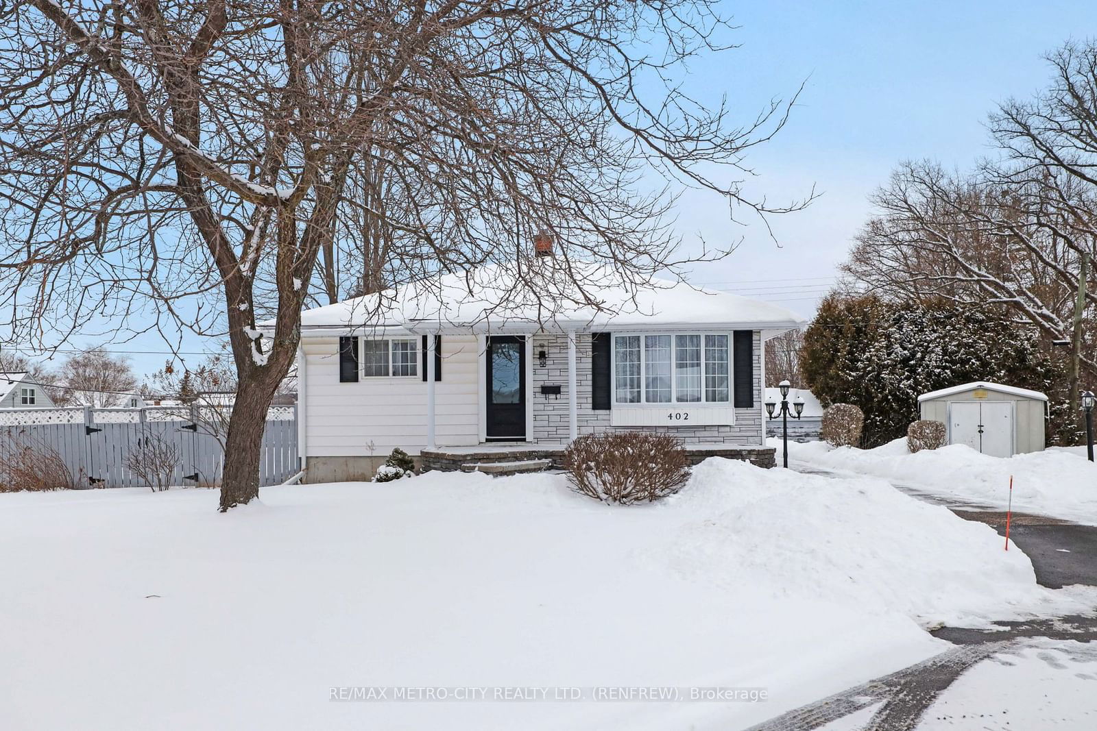 Building at 402 MCNAB Crescent, Renfrew, 540 - Renfrew