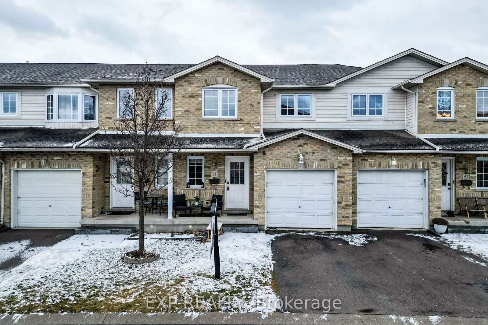 Townhouse sold at 42-485 Green Road, Hamilton, Stoney Creek, L8E 6A8 - MLS: X11948143