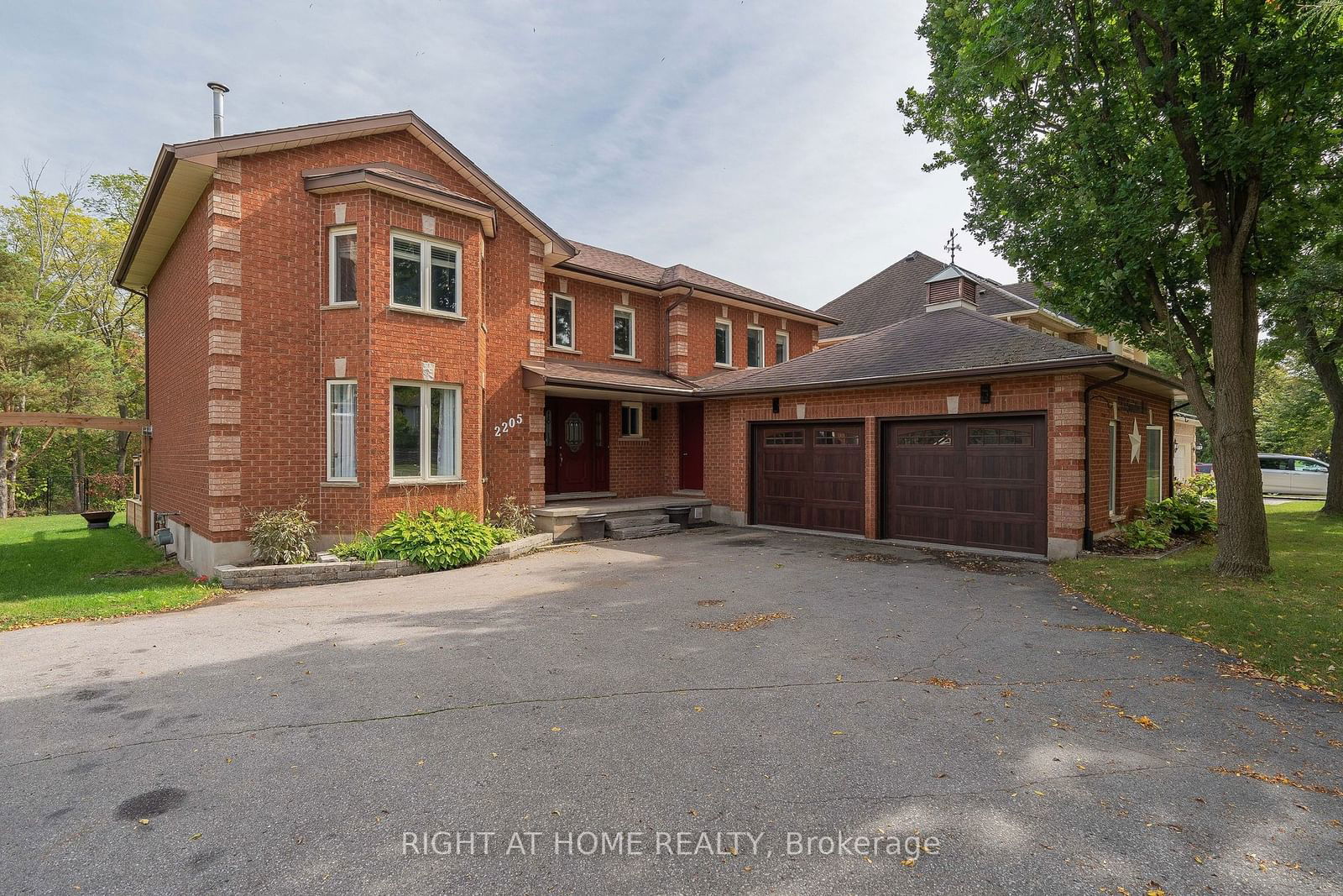 Detached House for sale at 2205 Coronation Boulevard, Cambridge, N3H 3S1 - MLS: X11948433