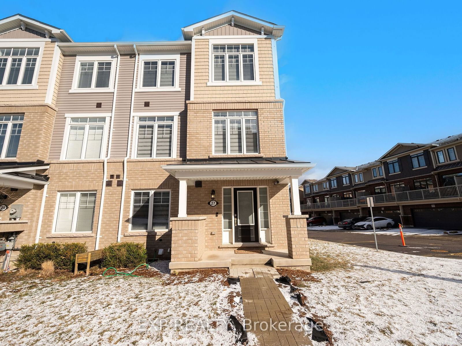 Townhouse sold at 27 Canoe Lane, Hamilton, Vincent, L8K 0A3 - MLS: X11948466