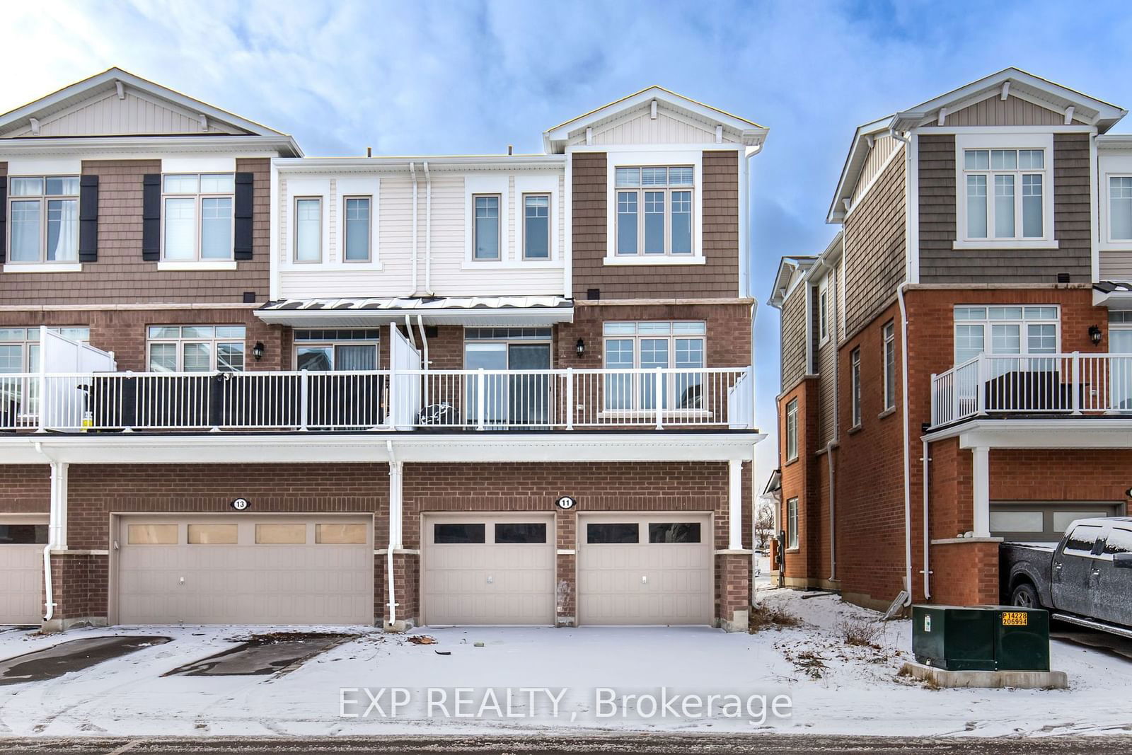 Townhouse for lease at 11 Canoe Lane, Hamilton, Vincent, L8K 0A3 - MLS: X11948498