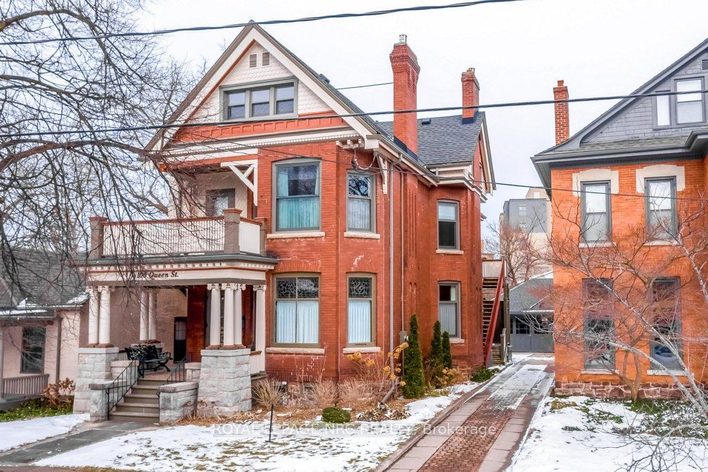 Detached House sold at 100 Queen Street, St. Catharines, Downtown, L2R 5H3 - MLS: X11948586