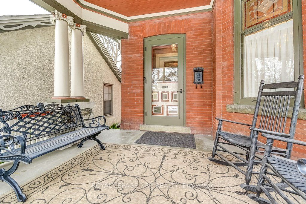 Detached House sold at 100 Queen Street, St. Catharines, Downtown, L2R 5H3 - MLS: X11948586